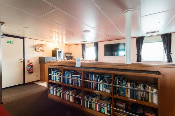 Barco Ortelius - lounge bar o biblioteca